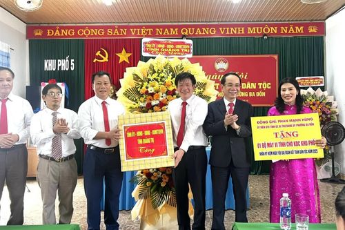 Sôi nổi 'Ngày hội đại đoàn kết toàn dân tộc' ở khu phố 5, phường Ba Đồn