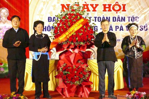 Chủ tịch HĐND tỉnh Nguyễn Văn Sơn dự Ngày hội Đại đoàn kết thôn Táo Thượng