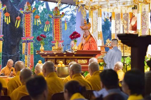 Hòa thượng Thích Lệ Trang đăng đàn chẩn tế siêu tiến anh linh liệt sĩ, đồng bào tại Nghĩa trang Đô Thành cũ