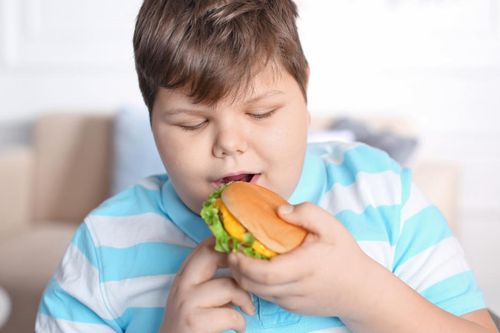 Béo phì ở trẻ em ngày càng phổ biến, bác sĩ khuyến cáo