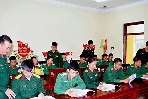 Lực lượng Hậu cần - Kỹ thuật Quân khu 4 sôi nổi hưởng ứng ngày Pháp luật Việt Nam
