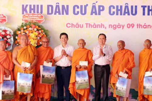 Chủ tịch Quốc hội Trần Thanh Mẫn dự Ngày hội đại đoàn kết toàn dân tộc tại Cần Thơ