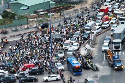 TP Hồ Chí Minh chỉ đạo 'gắt' về tiến độ hoàn thành tại các dự án gây ùn tắc giao thông căng thẳng