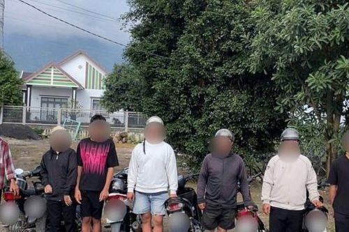 Xử lý nhóm 'quái xế' săn mây gần núi Bà Đen
