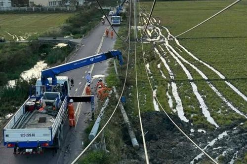 EVNCPC tăng cường thêm 1.000 nhân lực hỗ trợ Gia Lai, Đắk Lắk khôi phục lưới điện sau bão số 13