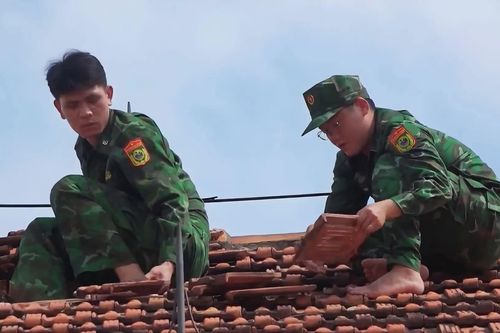 Biên phòng Gia Lai chung tay khắc phục hậu quả mưa bão