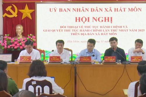 Người dân Hát Môn quan tâm vấn đề quản lý đất đai