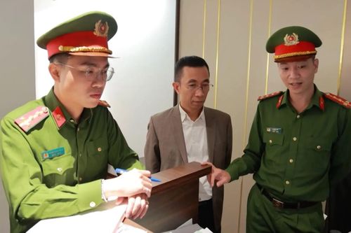 Công an phường Ba Đình quyết liệt trong kiểm soát cư trú