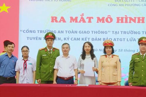 Giao thông an toàn cổng trường học
