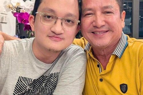 NSƯT Chí Trung mừng tuổi 65: Khoe cảnh con cháu sum vầy, bạn gái kém 18 tuổi cũng có mặt chuẩn người một nhà