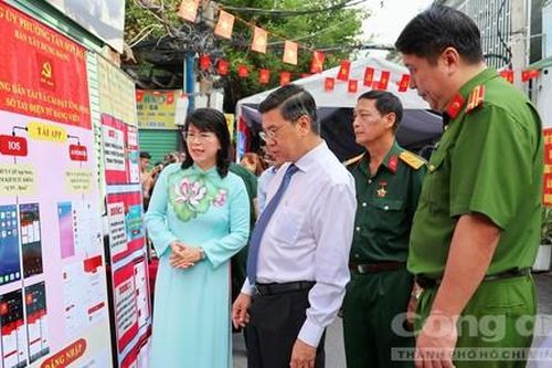 Phường Tân Sơn Hòa: Ngày hội Đoàn kết dân tộc gắn với góp ý văn kiện Đại hội Đảng qua VNeID