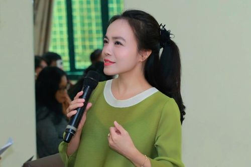 Ca sĩ Lan Anh kể kỷ niệm NSND Trung Kiên cho tiền lúc nghèo, coi như con gái