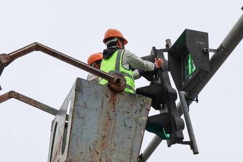 Vì sao nhiều đèn giao thông tại Hà Nội không hiển thị bộ đếm lùi?