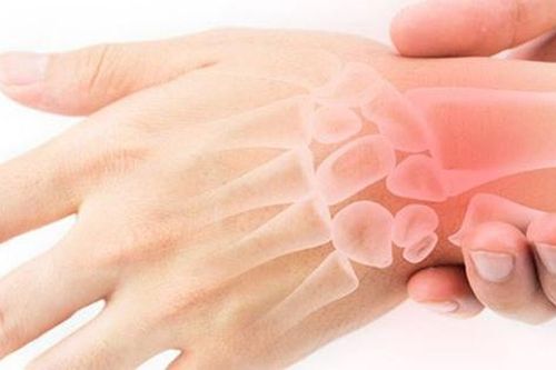 5 bài tập đơn giản giảm đau ngón tay, cổ tay do sử dụng điện thoại di động