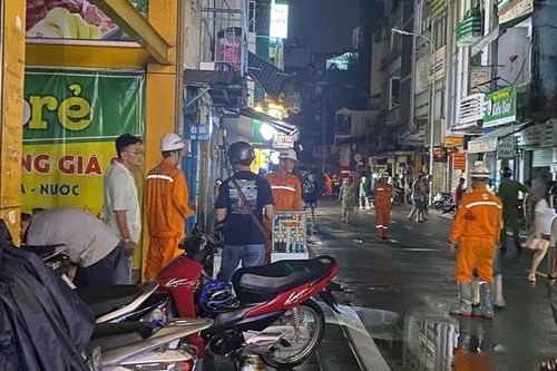 Điều tra vụ rò điện khiến thiếu niên tử vong khi đi qua đoạn đường ngập ở trung tâm TPHCM
