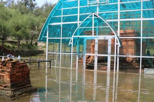 Hình ảnh mới nhất về Tháp Chăm nghìn năm tuổi ở Huế sau nhiều ngày bị ngâm trong nước