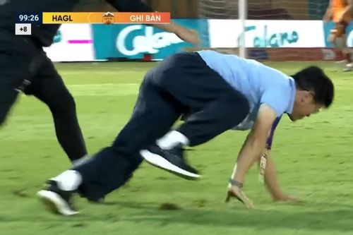 Vì sao GĐKT Vũ Tiến Thành của HAGL bò ra sân ăn mừng?
