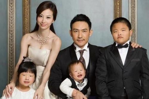 Cô gái lụi tàn sự nghiệp vì bức ảnh 'mẹ tiên con cú' giờ ra sao