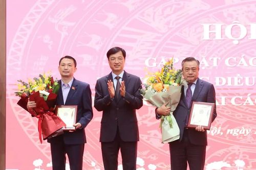 Thành ủy Hà Nội chúc mừng các đồng chí được điều động, nhận nhiệm vụ mới tại Trung ương