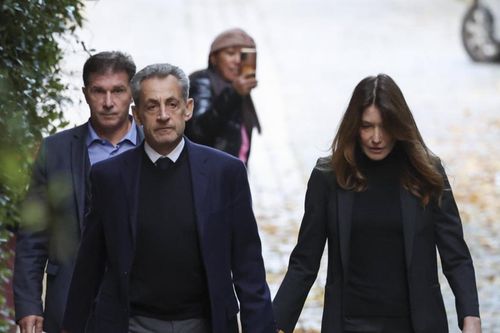 Cựu Tổng thống Nicolas Sarkozy được chấp hành án tại nhà, nói thời gian ngồi tù là 'cơn ác mộng'
