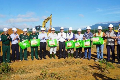 Bí thư Thành ủy Huế kiểm tra tiến độ xây dựng trường học ở vùng biên giới