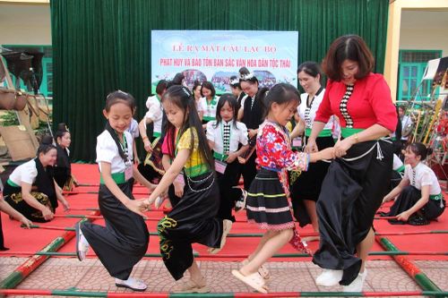 Nuôi dưỡng tình yêu văn hóa truyền thống dân tộc Thái cho học sinh