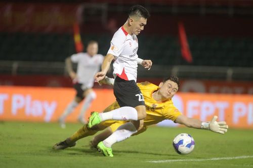 HLV Tây Ban Nha học nhiều điều từ V-League, chưa nghĩ đến cuộc đua vô địch