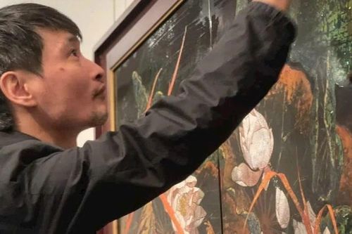 Họa sĩ Nguyễn Duy Dũng làm mới sắc sơn Việt