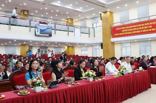 Đẩy mạnh triển khai giải pháp hỗ trợ hộ kinh doanh chuyển đổi mô hình từ thuế khoán sang kê khai và chuyển đổi lên doanh nghiệp
