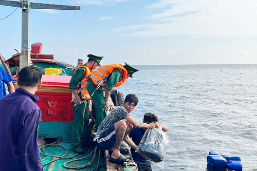 Điểm tựa của ngư dân trên biển