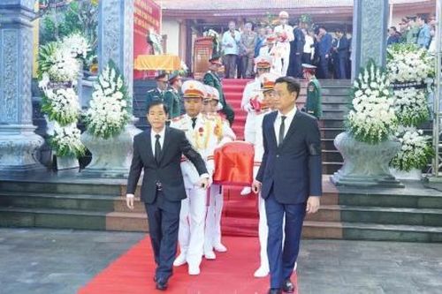 Bí thư Thành ủy Đà Nẵng Lê Ngọc Quang dự lễ truy điệu, an táng hài cốt các anh hùng liệt sĩ hy sinh tại hang Tám Thanh niên xung phong