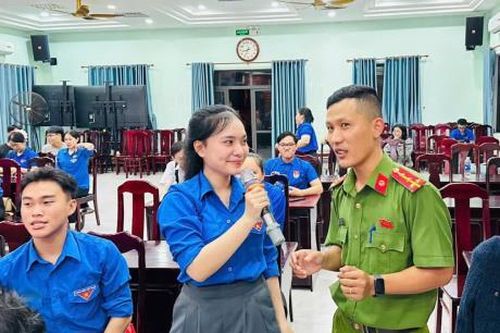 Đoàn phường Liên Chiểu tổ chức sinh hoạt chuyên đề 'Thanh niên với pháp luật – Hành trang tương lai'