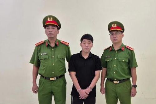 Cơ quan Công an bắt Tiktoker 'Dù Bầu Trời' về hành vi đăng các clip miệt thị, gây chia rẽ vùng miền
