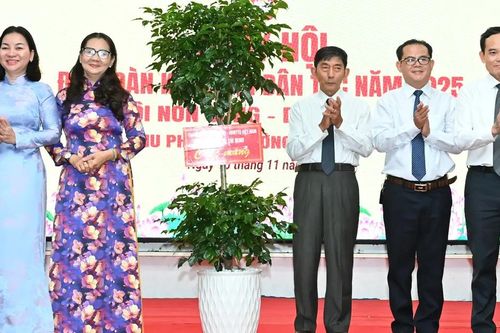 Bí thư Thành ủy TPHCM Trần Lưu Quang dự Ngày hội đại đoàn kết toàn dân tộc khu phố 5, phường Bình Thạnh