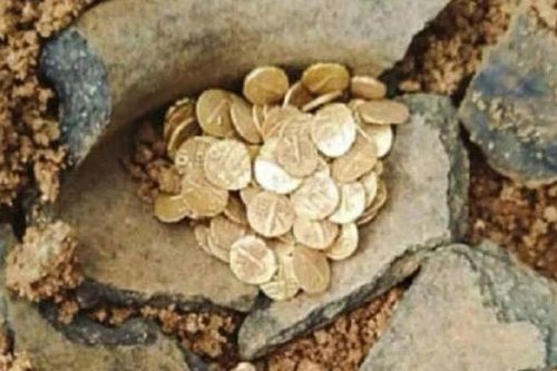 Hũ vàng quý 600 tuổi được phát hiện trong đền thờ Ấn Độ cổ
