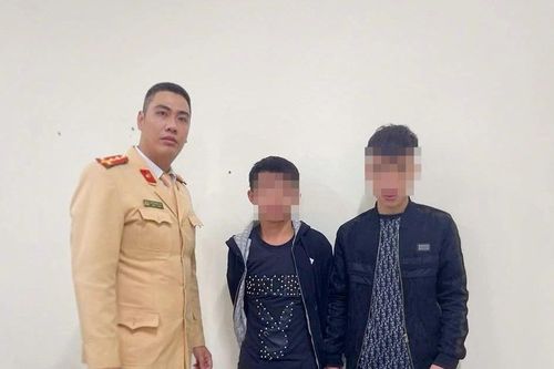Hai nam thanh niên tàng trữ ma túy bị CSGT Hà Nội phát hiện, bắt giữ