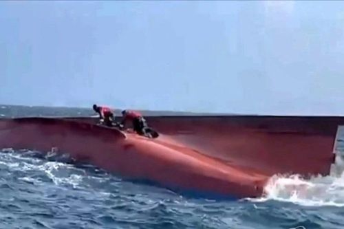 Lật tàu cá ở ngoài khơi bờ biển Hàn Quốc, 9 người mất tích