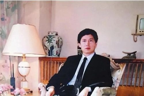 Cuộc đời sóng gió của 'tỷ phú ăn bám' qua đời ở tuổi 76