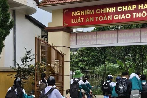 Trường học ở Phú Thọ phát động gắn biển tên lên xe đạp điện cho học sinh