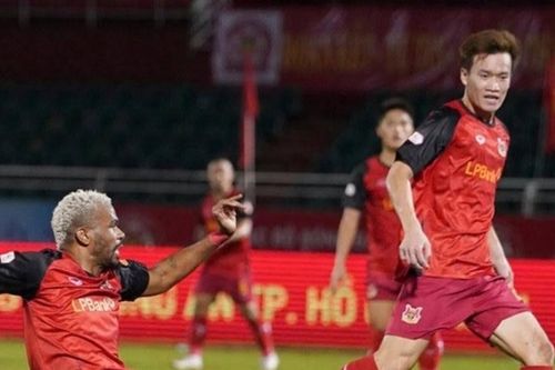 Hoàng Đức tỏa sáng, Ninh Bình xây chắc ngôi đầu V-League 2025/26