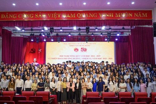 Khoa Xây dựng Đảng đón nhận Huân chương Lao động hạng Ba dịp kỷ niệm 50 năm ngày thành lập