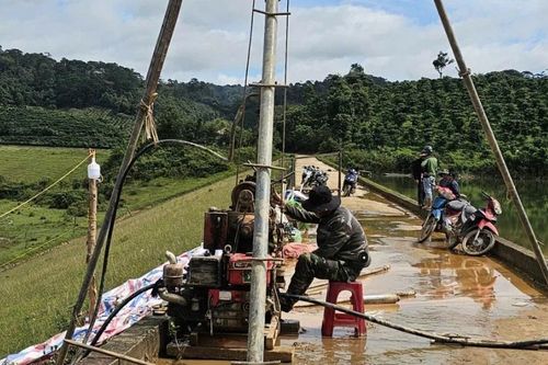 Bơm hóa chất chống thấm cứu hồ chứa bị nứt thân đập ở Lâm Đồng