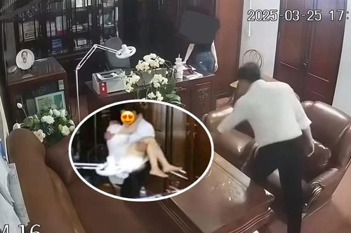 Lãnh đạo trường THPT ở Ninh Bình nói về người có hành vi 'thân mật' với nhiều phụ nữ