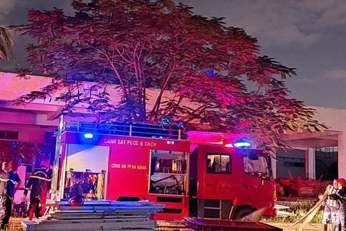 Hàng nghìn hộ dân Đà Nẵng mất điện sau vụ nổ trụ điện ở khu công nghiệp