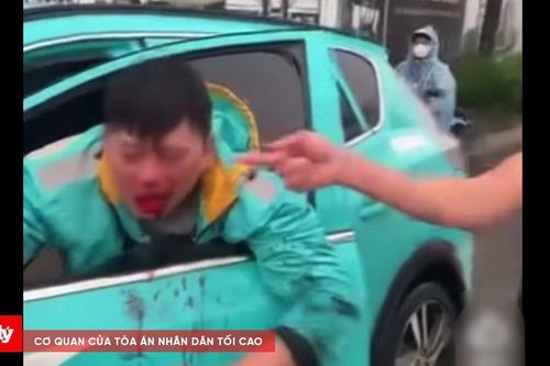 Tài xế xe ôm công nghệ bị hành hung sau va chạm giao thông