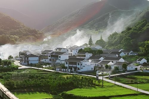 Hai ngôi làng 'núi trọc - người đi' ở Trung Quốc lột xác nhờ khai thác 'mỏ vàng' mới