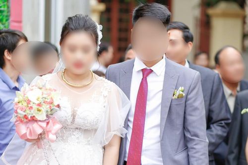 Thầy bói khuyên rước dâu nửa đêm, thông gia nghèo nói khiến nhà trai bừng tỉnh