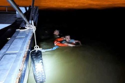 Kịp thời cứu nam thanh niên nhảy cầu Trần Phú, Nha Trang