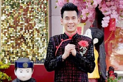 Nam ca sĩ nổi tiếng V-pop: Rời showbiz, cuộc sống kín tiếng và đam mê 'lạ' ở tuổi U50