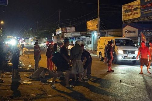 Va chạm với xe khách khi sang đường, hai vợ chồng tử vong